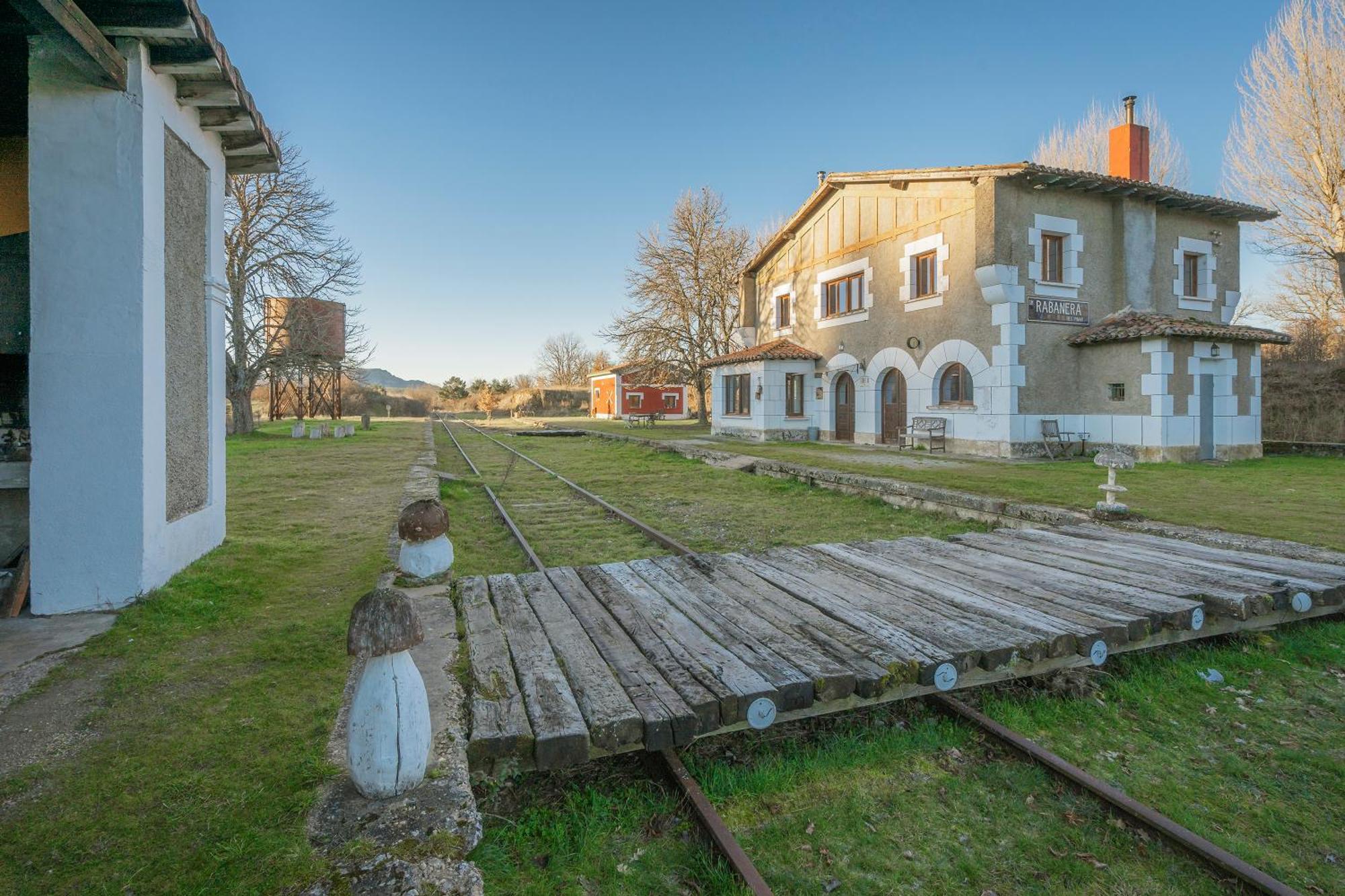 Гостевой дом La Estacion De Rabanera Рабанера-дель-Пинар Экстерьер фото